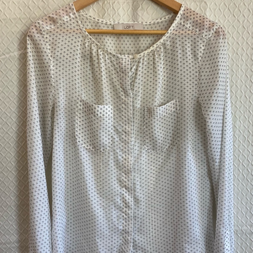 Ann Taylor LOFT White Button-Down Blouse with Small Black Print. S. Light/Airy.